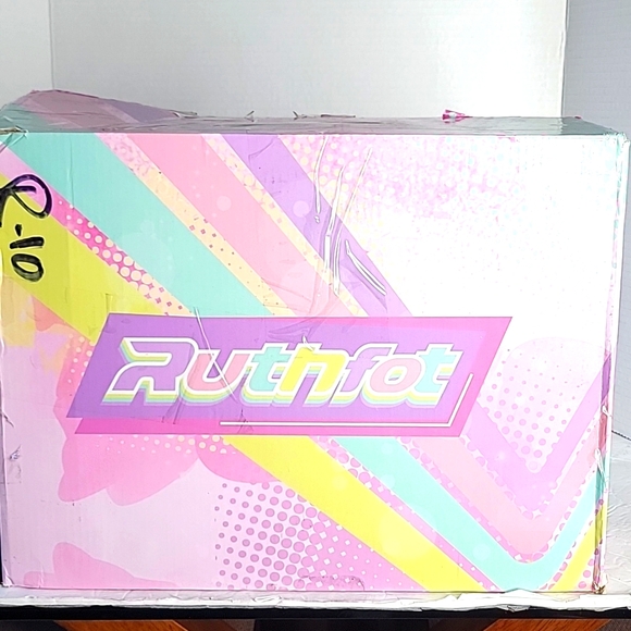 Skates - Picture 1 of 6